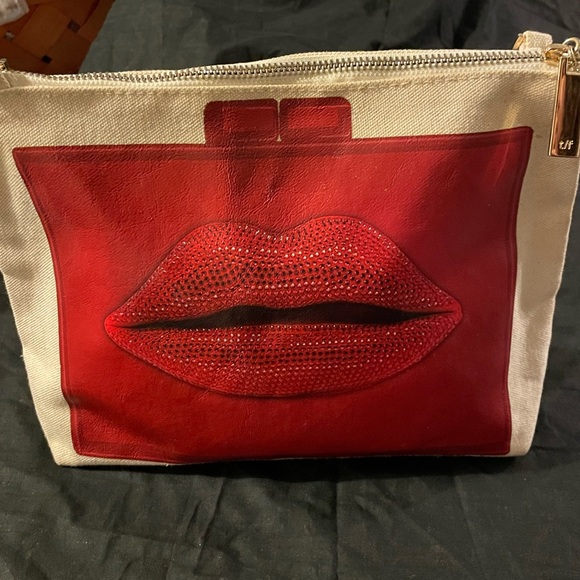 Canvas shoulder/crossbody by-THURSDAY FRIDAY unique bold red beautiful lips - Picture 5 of 10